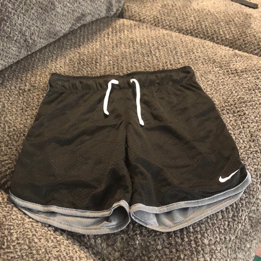 🎉 4 for $20 Nike mesh shorts, boys small